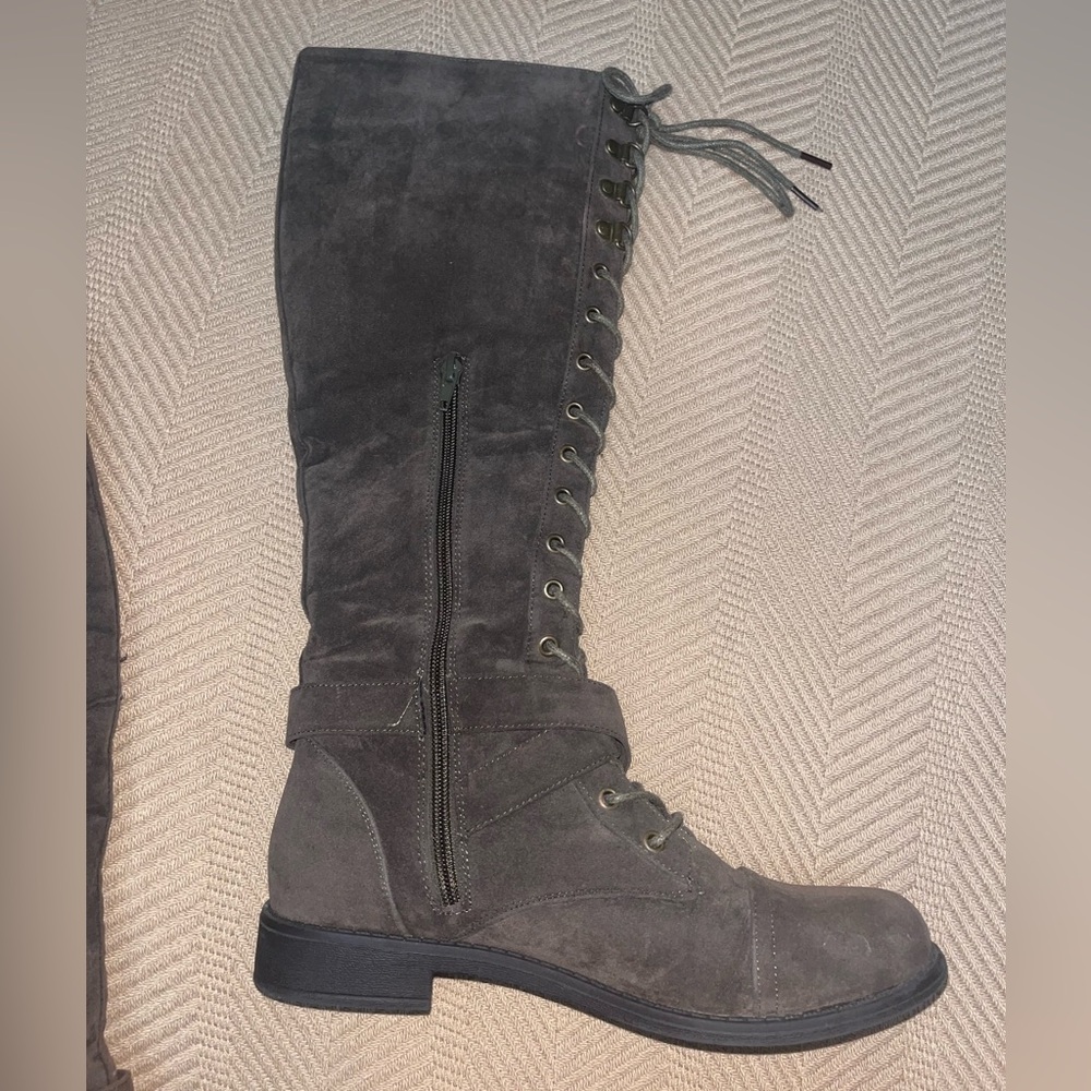 Stylish Women's Knee-High Boots - Picture 4 of 13